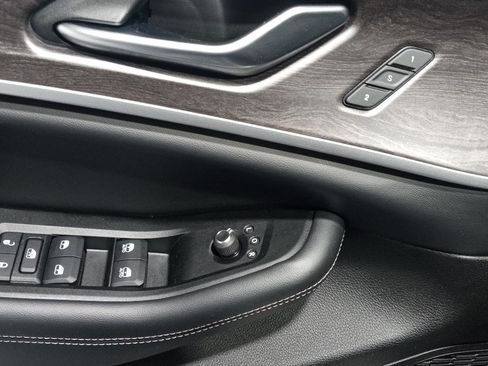 Used 2023 Jeep Grand Cherokee Limited w/ Luxury Tech Group II image 12