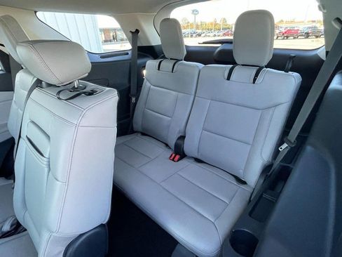 Used 2025 Ford Explorer Active w/ Active Comfort Package image 16