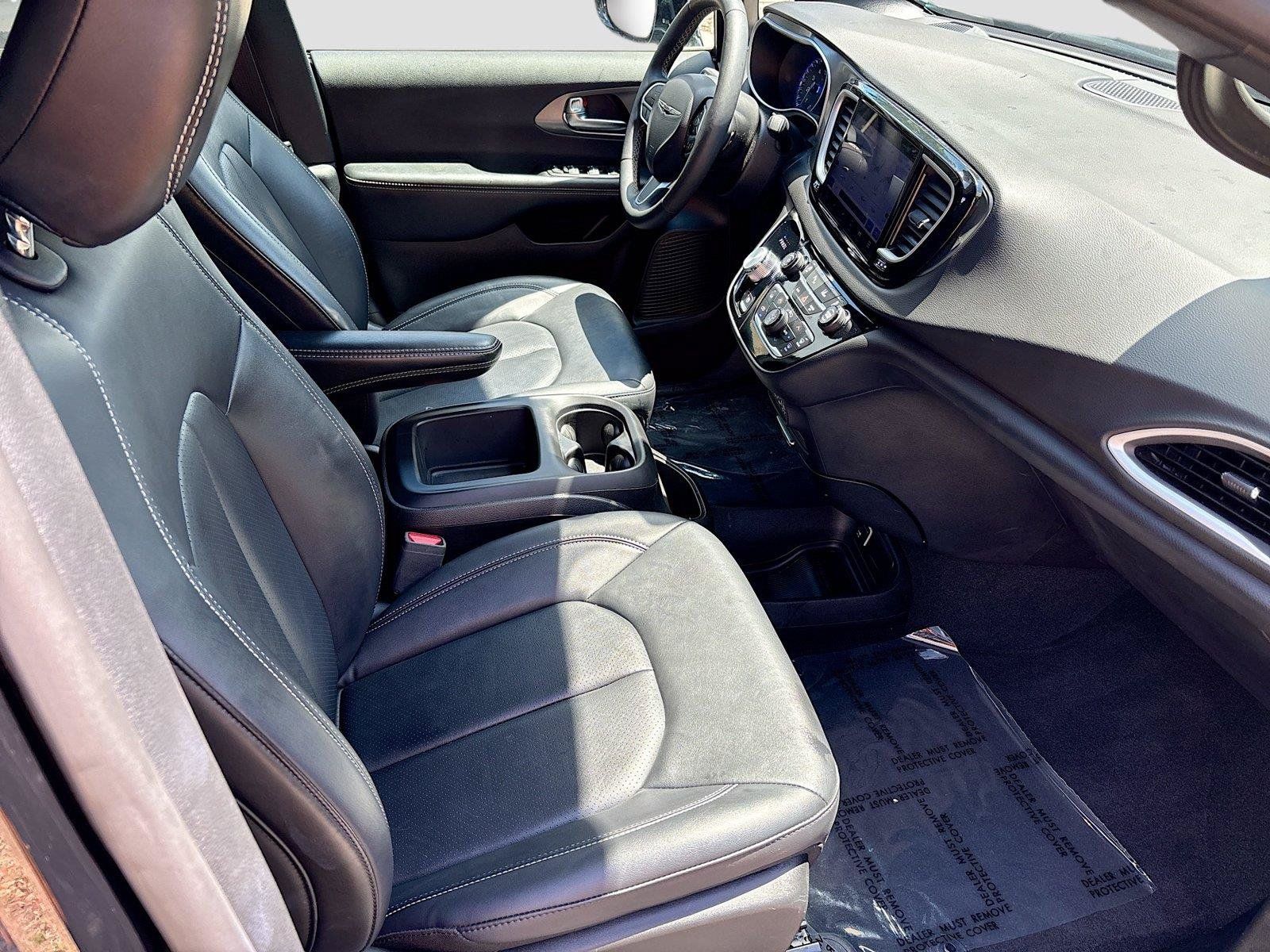 Used 2025 Chrysler Pacifica Select FWD image 29