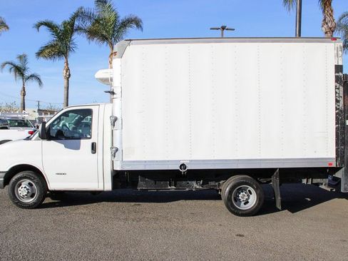 Used 2016 Chevrolet Express 4500 w/ Chrome Appearance Package RWD image 5