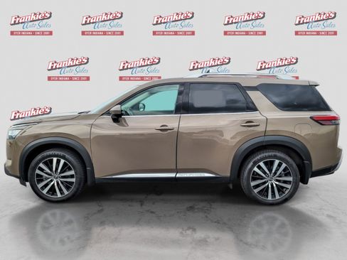 Used 2023 Nissan Pathfinder Platinum w/ Cargo Package AWD/4WD image 2
