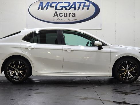 Used 2022 Toyota Camry SE w/ Carpet Mat Package (TMS) image 3