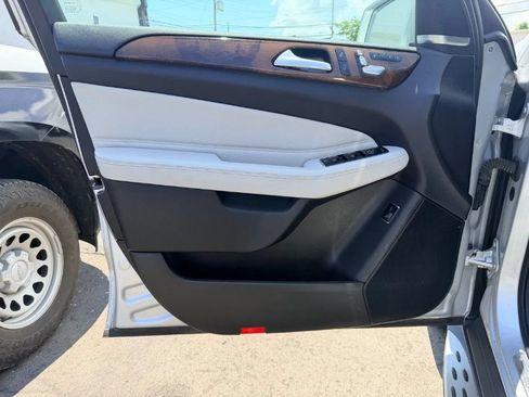 Used 2017 Mercedes-Benz GLS 450 4MATIC image 25