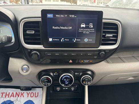 Used 2025 Hyundai Venue SEL image 18