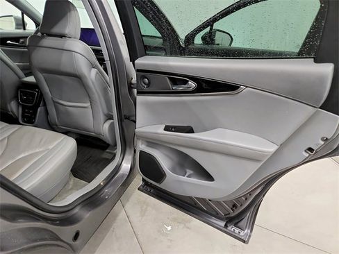 Used 2021 Lincoln Nautilus Reserve image 40