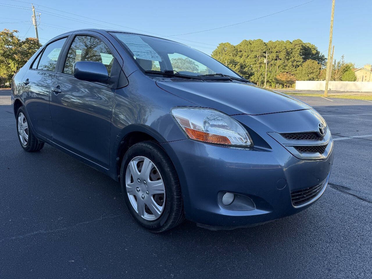 Used 2008 Toyota Yaris Sedan w/ Convenience Pkg FWD image 4