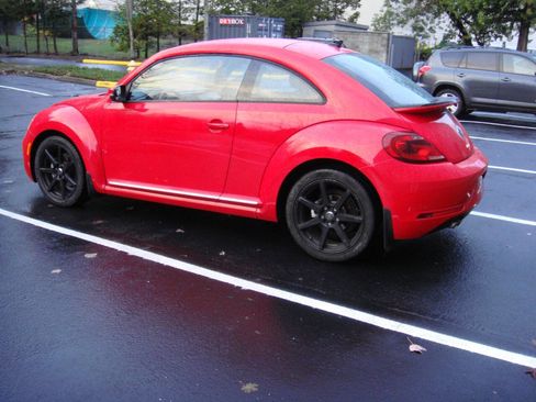 Used 2018 Volkswagen Beetle 2.0T S image 9