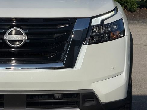Used 2025 Nissan Pathfinder Platinum image 7
