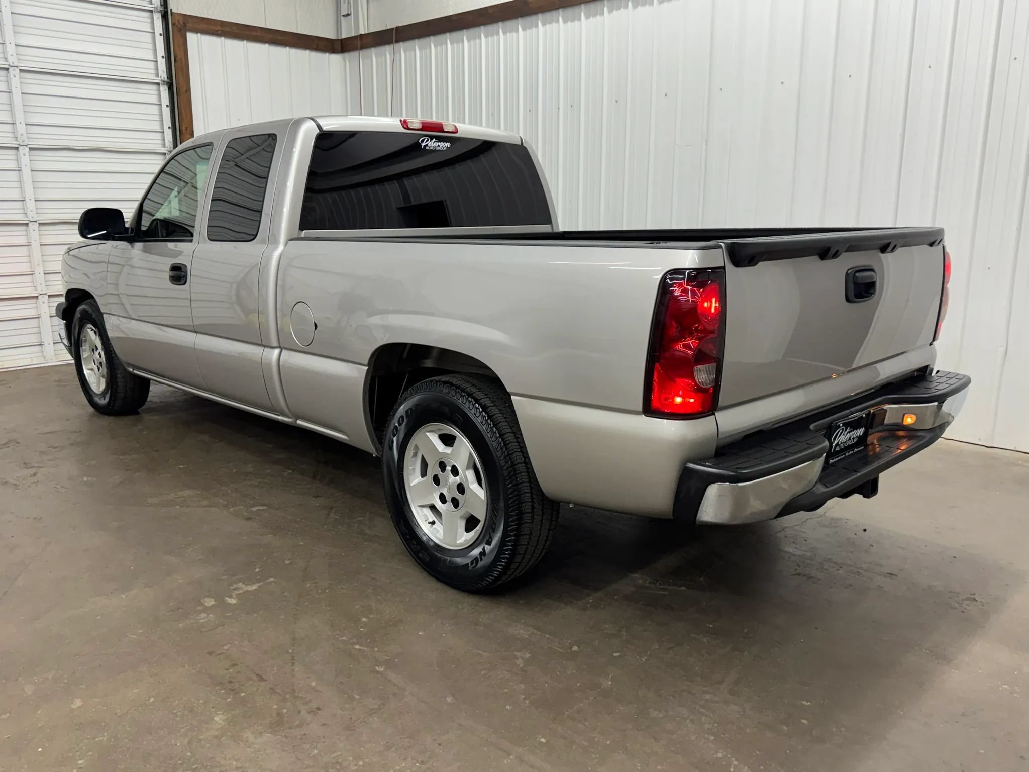 Used 2005 Chevrolet Silverado 1500 LS RWD image 3
