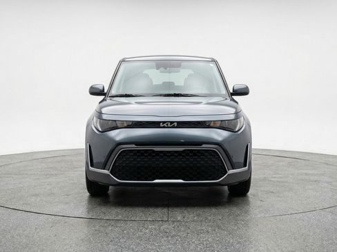 Used 2025 Kia Soul LX w/ LX Technology Package FWD image 2