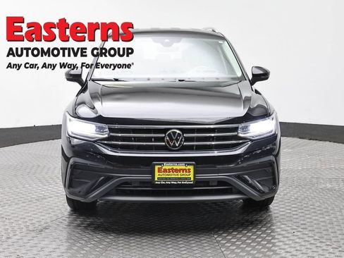 Used 2024 Volkswagen Tiguan SE FWD image 2