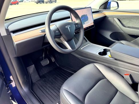 Used 2024 Tesla Model Y Long Range image 12