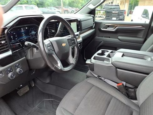 Used 2022 Chevrolet Silverado 1500 LT AWD/4WD image 3