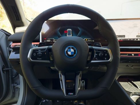 New 2026 BMW 550e xDrive image 12