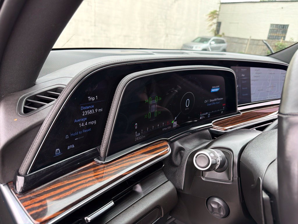 Used 2023 Cadillac Escalade Luxury AWD/4WD image 40