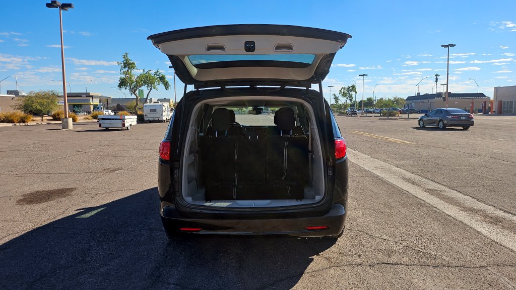 Used 2023 Chrysler Voyager LX FWD image 13