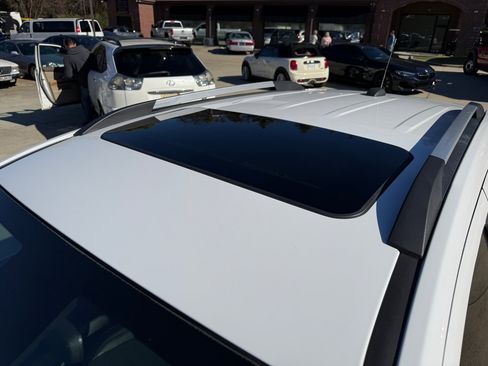 Used 2019 Chevrolet Trax LT w/ Sun & Sound Package image 9