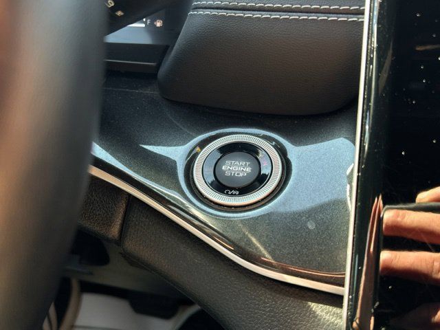 Used 2022 Jeep Grand Cherokee Altitude AWD/4WD image 43
