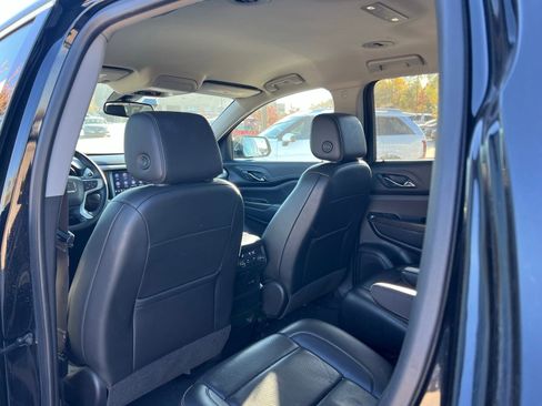 Used 2023 GMC Acadia SLT image 18