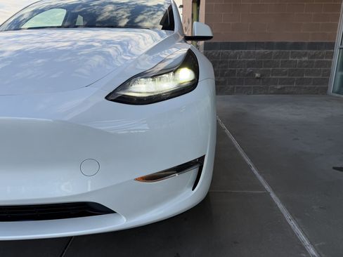 Used 2023 Tesla Model Y Performance AWD/4WD image 11