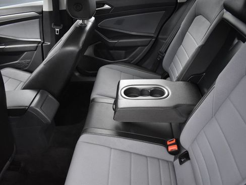 Used 2025 Volkswagen Jetta SE FWD image 20