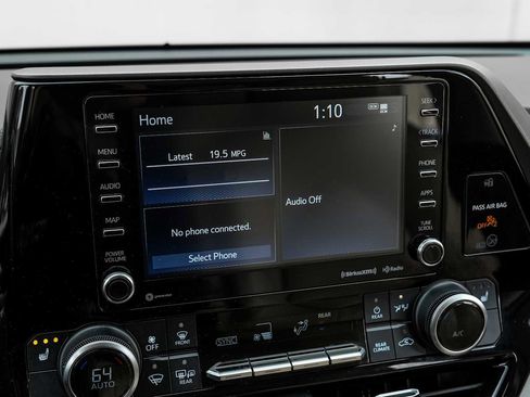 Used 2021 Toyota Highlander XLE image 29