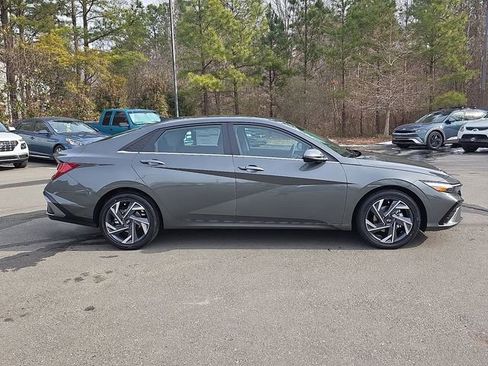 New 2026 Hyundai Elantra Limited FWD image 13