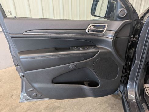 Used 2019 Jeep Grand Cherokee Limited w/ Luxury Group II AWD/4WD image 18