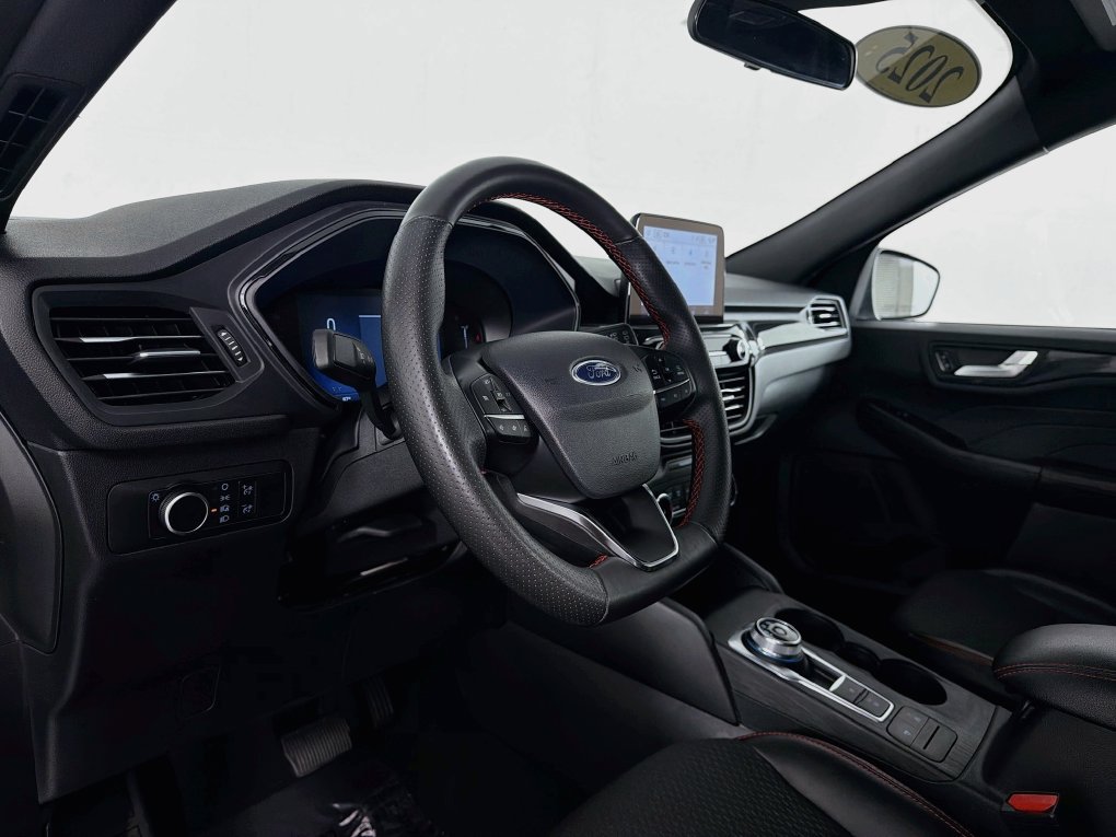 Used 2025 Ford Escape ST-Line FWD image 14