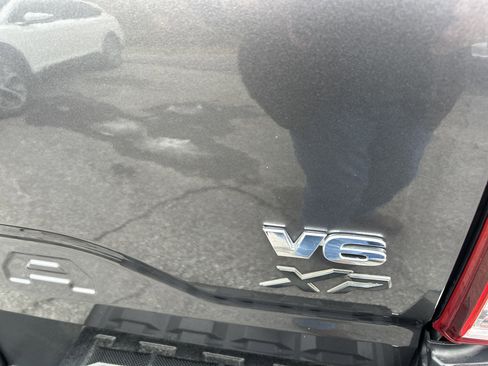 Used 2018 Toyota Tacoma SR5 image 45