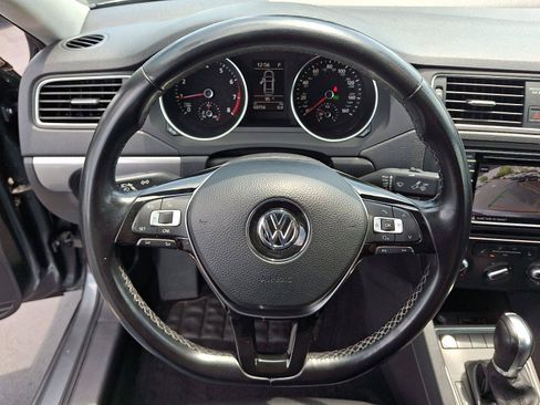 Used 2018 Volkswagen Jetta SE FWD image 19