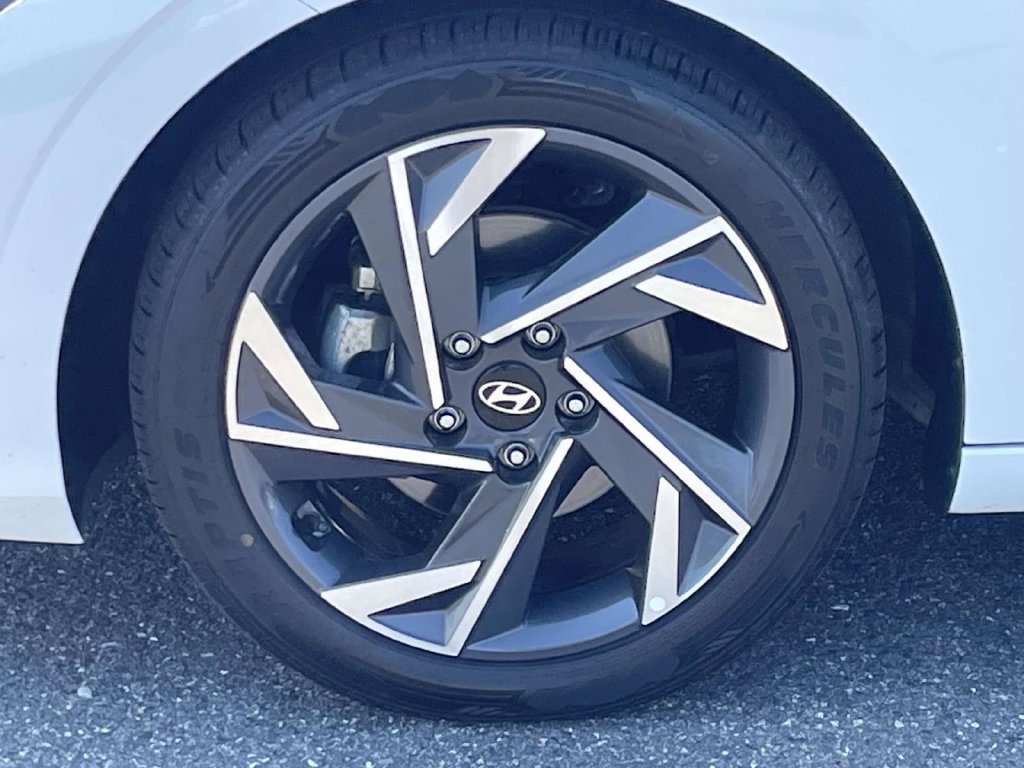 Used 2025 Hyundai Elantra SEL FWD image 11