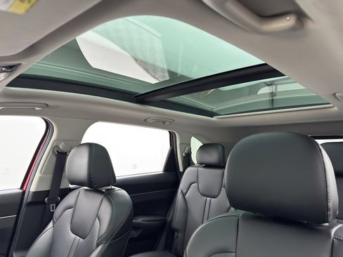 Used 2022 Kia Sorento S w/ Panoramic Sunroof Package AWD/4WD image 5