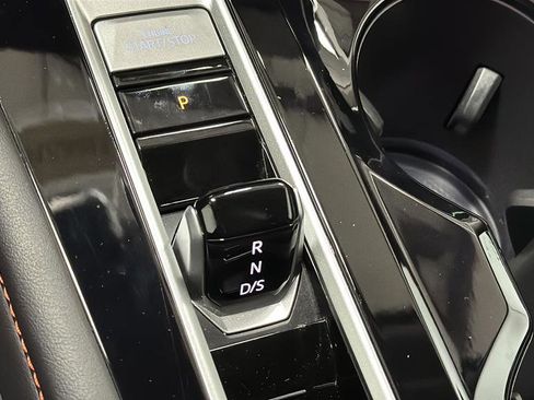 Used 2025 Volkswagen Atlas Peak Edition SE image 19