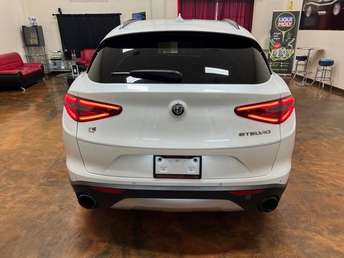 Used 2018 Alfa Romeo Stelvio Ti Sport image 8