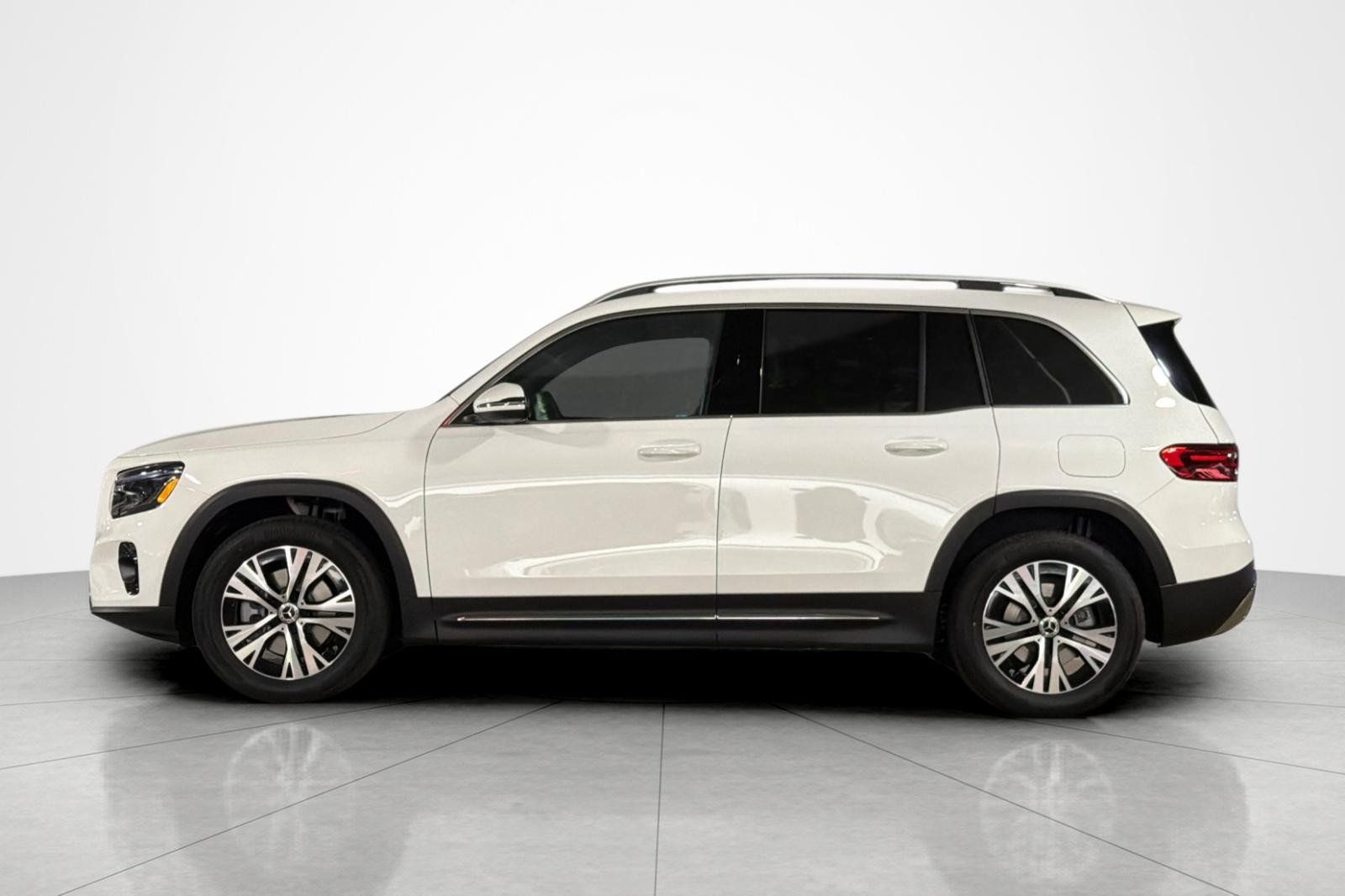 New 2026 Mercedes-Benz GLB 250 image 2