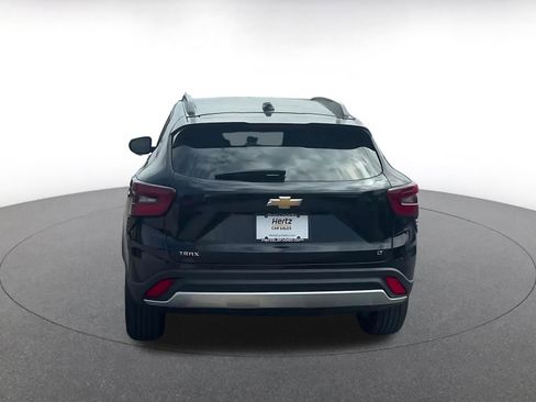 Used 2025 Chevrolet Trax LT image 11