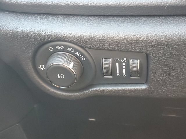 Used 2025 Chrysler Pacifica Select FWD image 19