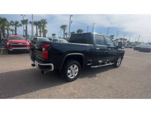 Used 2022 Chevrolet Silverado 2500 LTZ AWD/4WD image 2