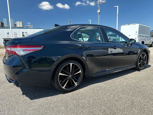 Used 2018 Toyota Camry XSE image 4