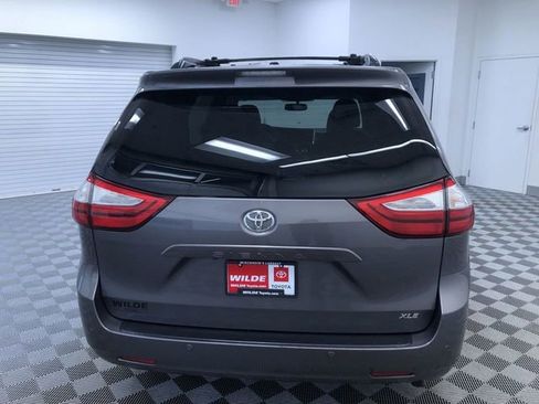 Used 2015 Toyota Sienna XLE image 17