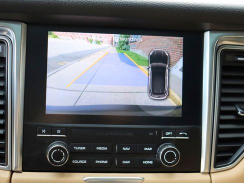 Used 2018 Porsche Macan AWD/4WD image 34