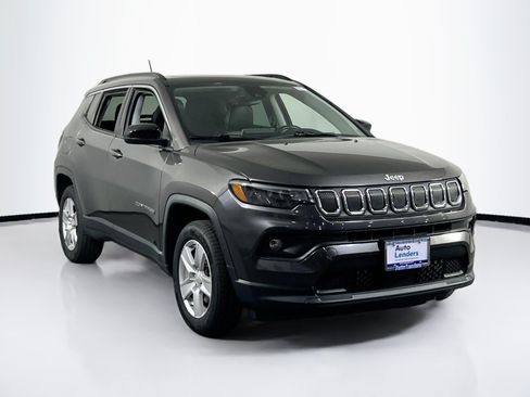 Used 2022 Jeep Compass Latitude w/ Sun and Sound Group AWD/4WD image 3
