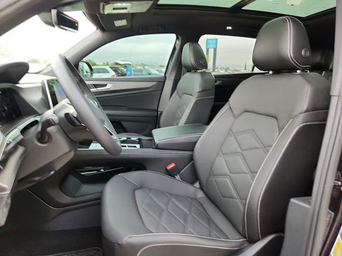 Used 2024 Volkswagen Atlas Cross Sport SE FWD image 13