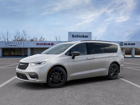 New 2026 Chrysler Pacifica Limited w/ S Appearance Package image 2