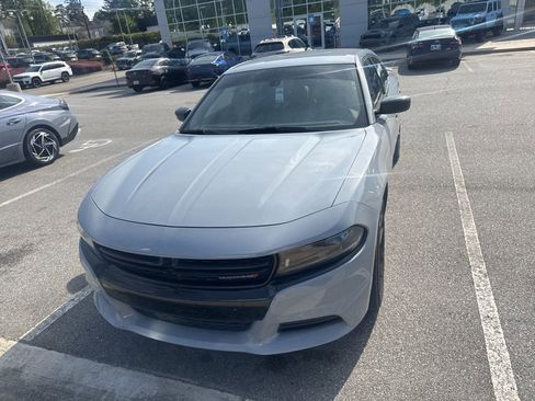 Used 2022 Dodge Charger SXT w/ Blacktop Package RWD image 3