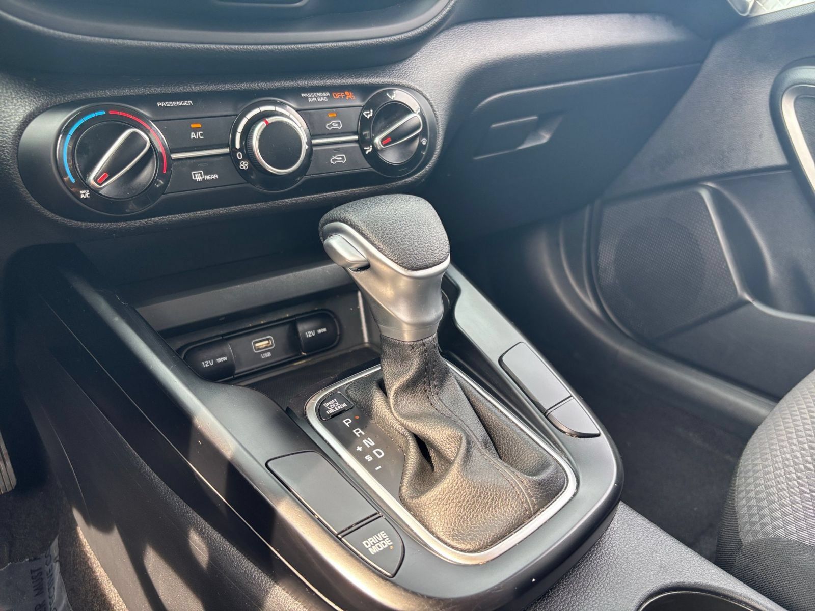 Used 2025 Kia Soul LX w/ LX Technology Package FWD image 38