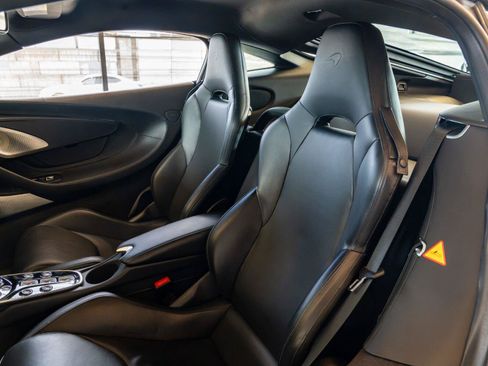 Used 2020 McLaren GT RWD image 17