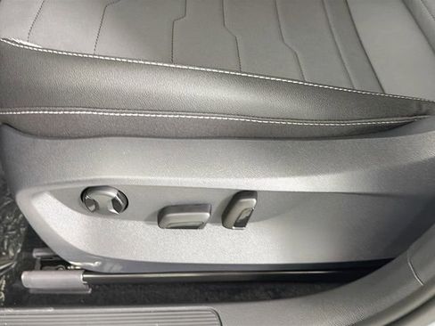 New 2026 Volkswagen Taos SE image 20