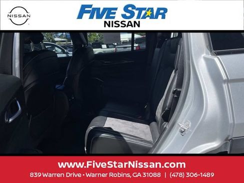 Used 2022 Jeep Grand Cherokee Altitude AWD/4WD image 10